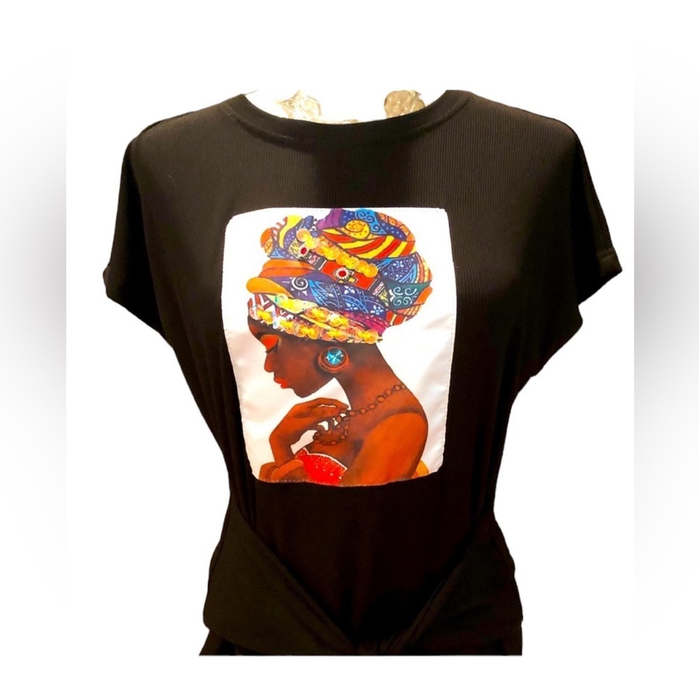 🇺🇸 🍁 BUNDLE ONLY - 5/$15 NWT  “Reflecting” Art Graphics Shirt, Black, Small